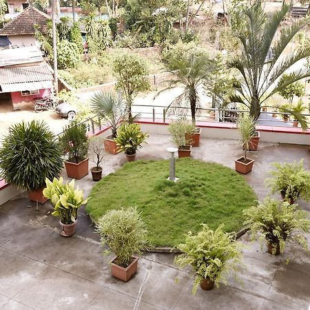 Slr Residency Hotel Subrahmanya Luaran gambar