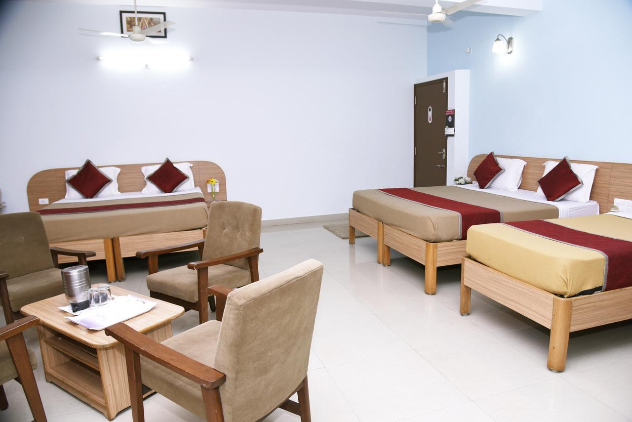 Slr Residency Hotel Subrahmanya Luaran gambar