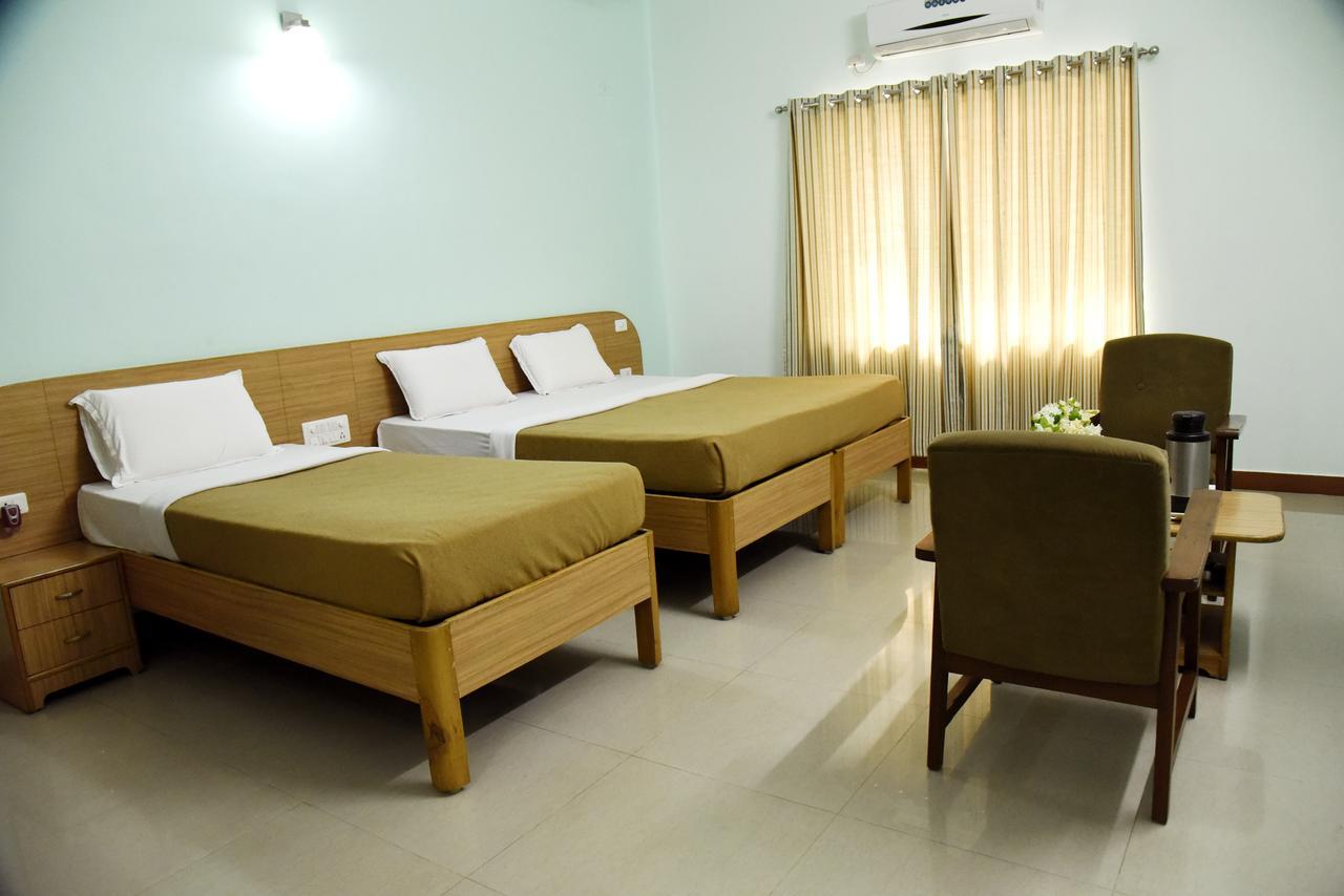 Slr Residency Hotel Subrahmanya Luaran gambar