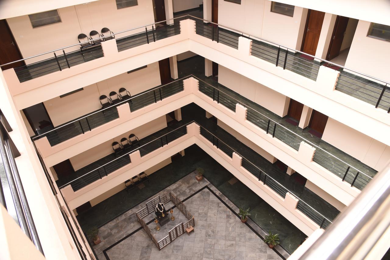 Slr Residency Hotel Subrahmanya Luaran gambar
