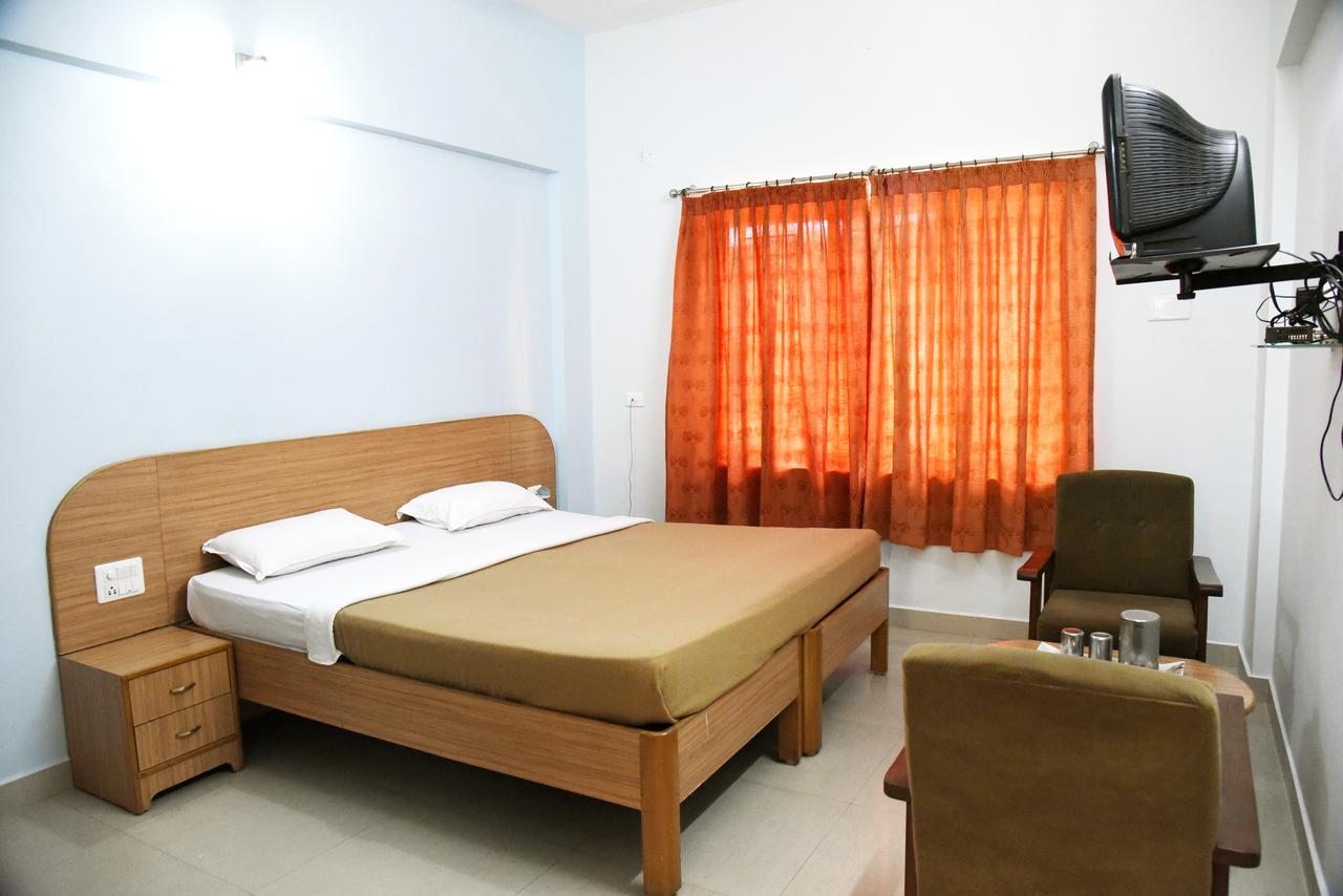 Slr Residency Hotel Subrahmanya Luaran gambar