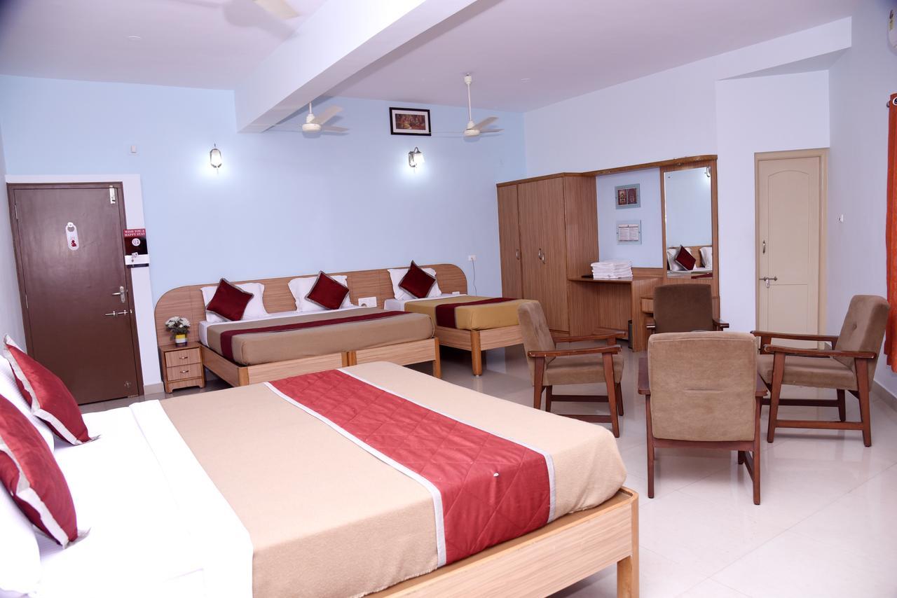 Slr Residency Hotel Subrahmanya Luaran gambar