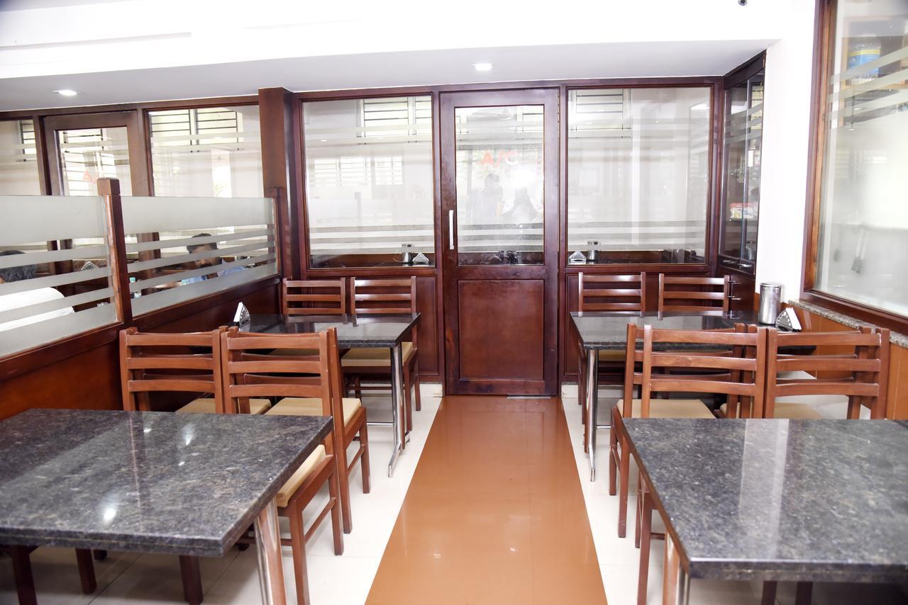 Slr Residency Hotel Subrahmanya Luaran gambar